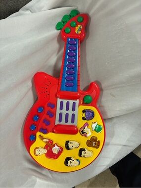The Wiggles Play Along Musical Sing and Dance Red Guitar Toy Spin Master Working
